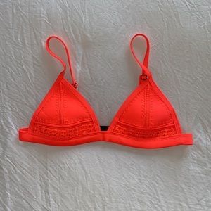 Triangl Coral Crochet Bikini Top